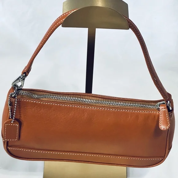 Coach Vintage Hampton Demi Leather Shoulder (pochette) Bag - Picture 6 of 9